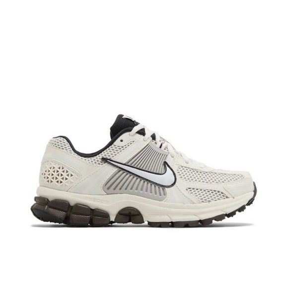 Nike Air Zoom Vomero 5 - Picture 1 of 3